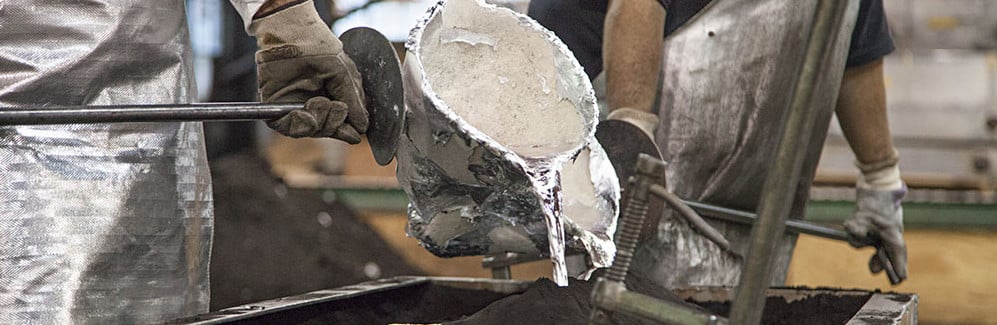 Greensand casting - pouring