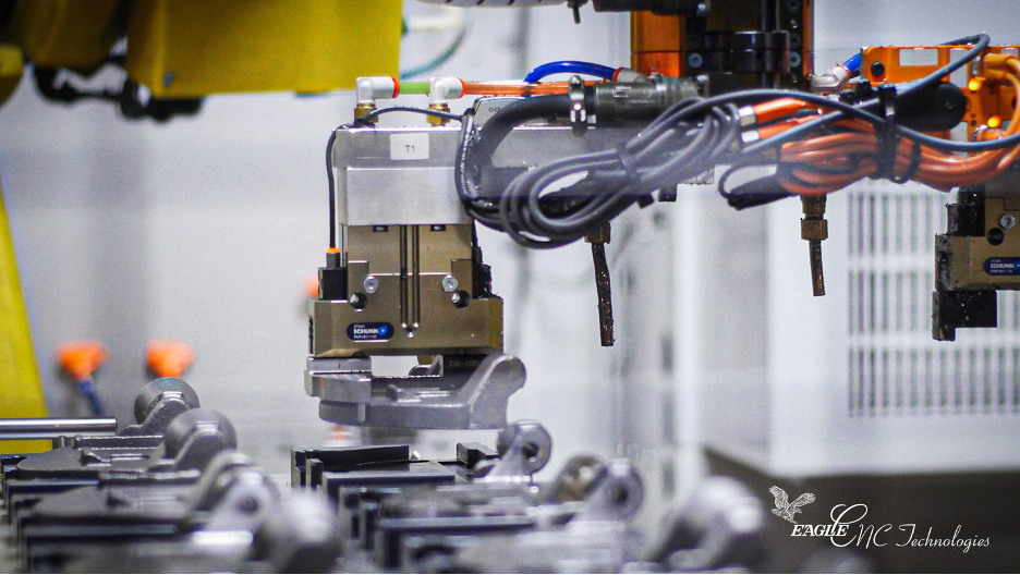 Picture of a robotic arm on a CNC machining cell